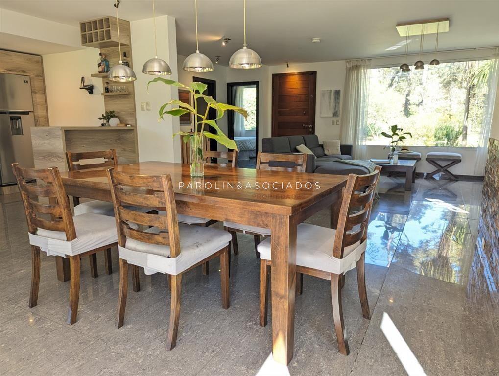 Hermosa casa en venta de 4 dormitorios en Punta