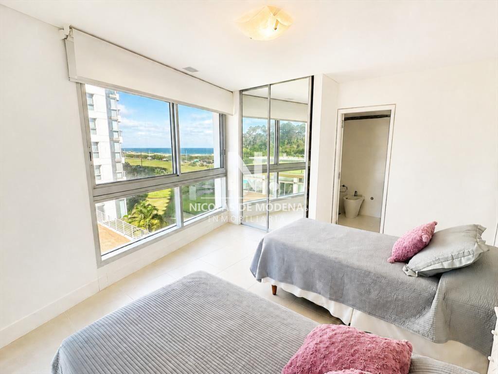 Apartamento de 3 y dependencia en torre de