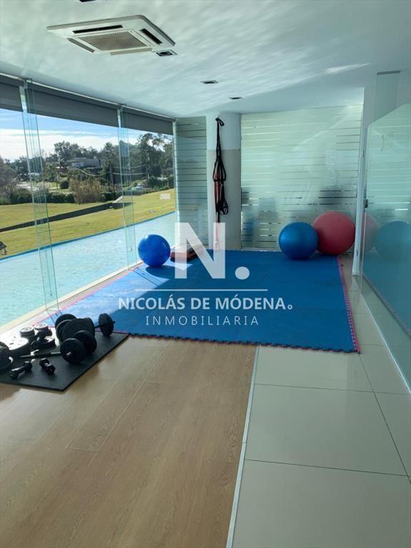 vende pent house duplex en playa mansa punta del