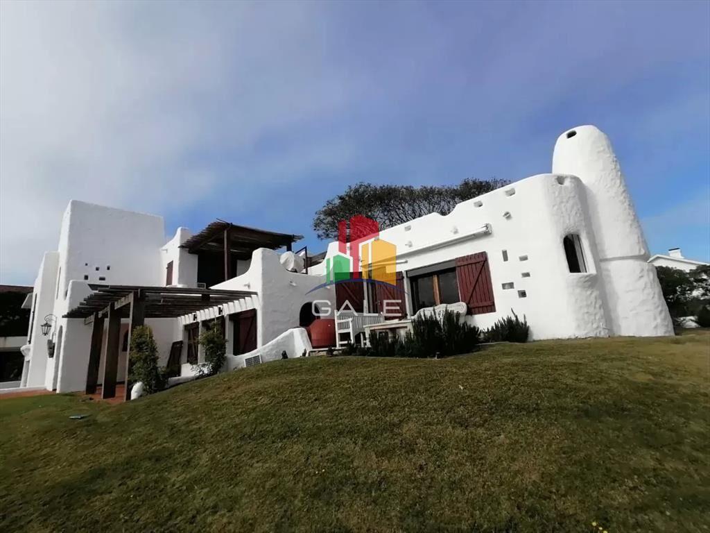 Chalet en venta con vista al mar en casco de la