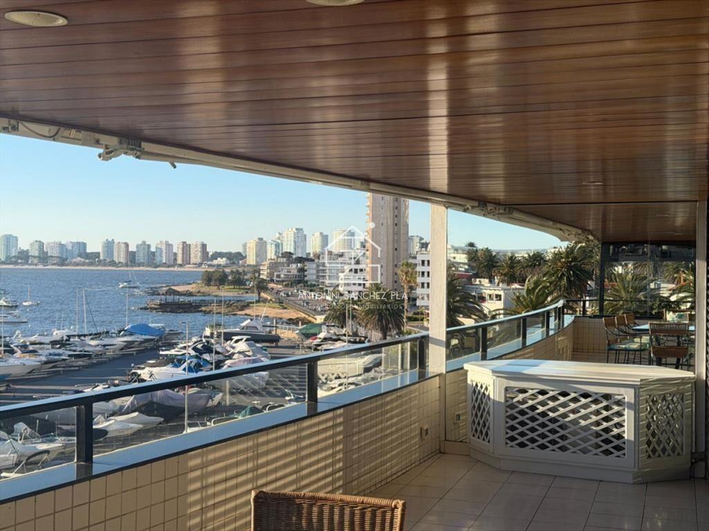 Apartamento en Venta de 3 Dormitorios en Punta del este , P