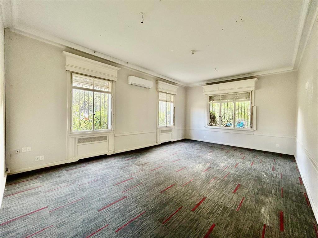 Venta de Gran Casona en Parque Batlle ideal empresa o embaja