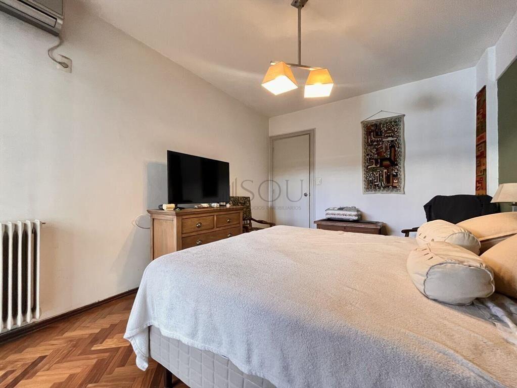 Venta apartamento 3 dormitorios y servicio con Garage en el