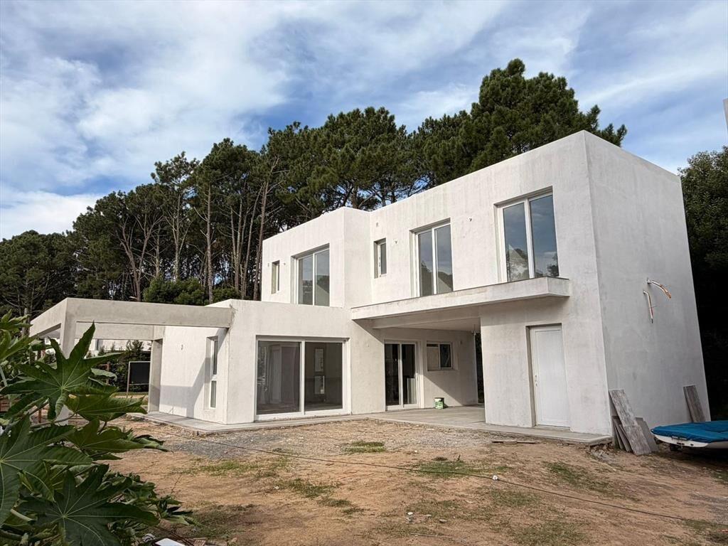 Casas en venta a estrenar Parque Burnett -Punta del Este
