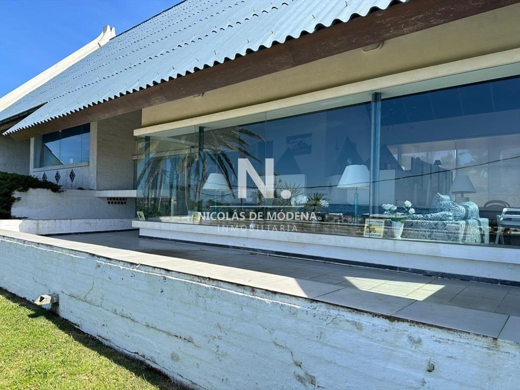 En venta casa de 3 plantas, con 3 dormitorios en suite en M