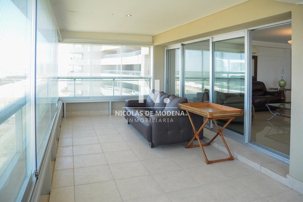 Vende departamento de 3 dormitorios en Brava del