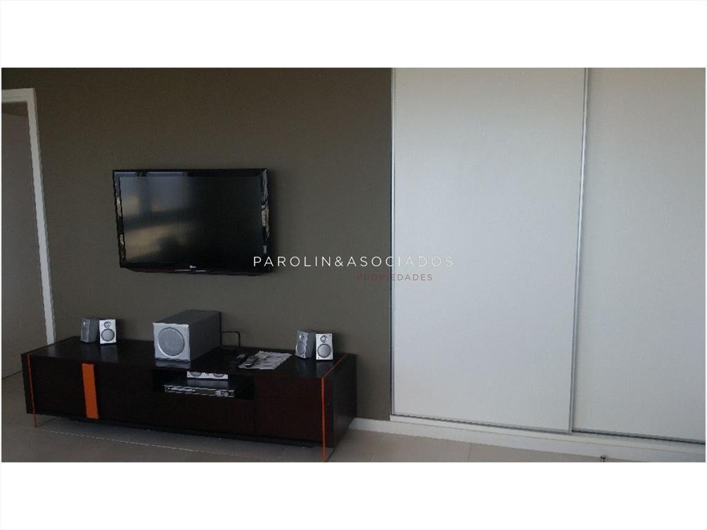 Apartamento en venta en Torre Ocean Drive, Punta