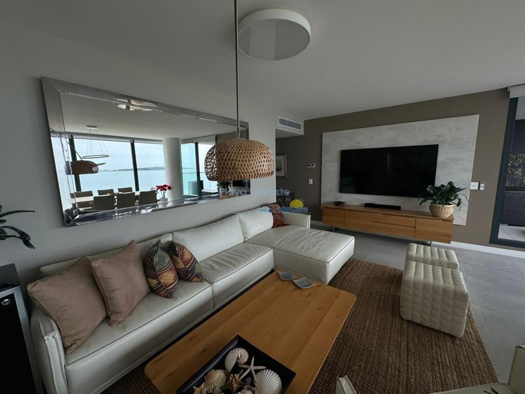 Lujoso Apartamento en Venta de 3 dormitorios en ,