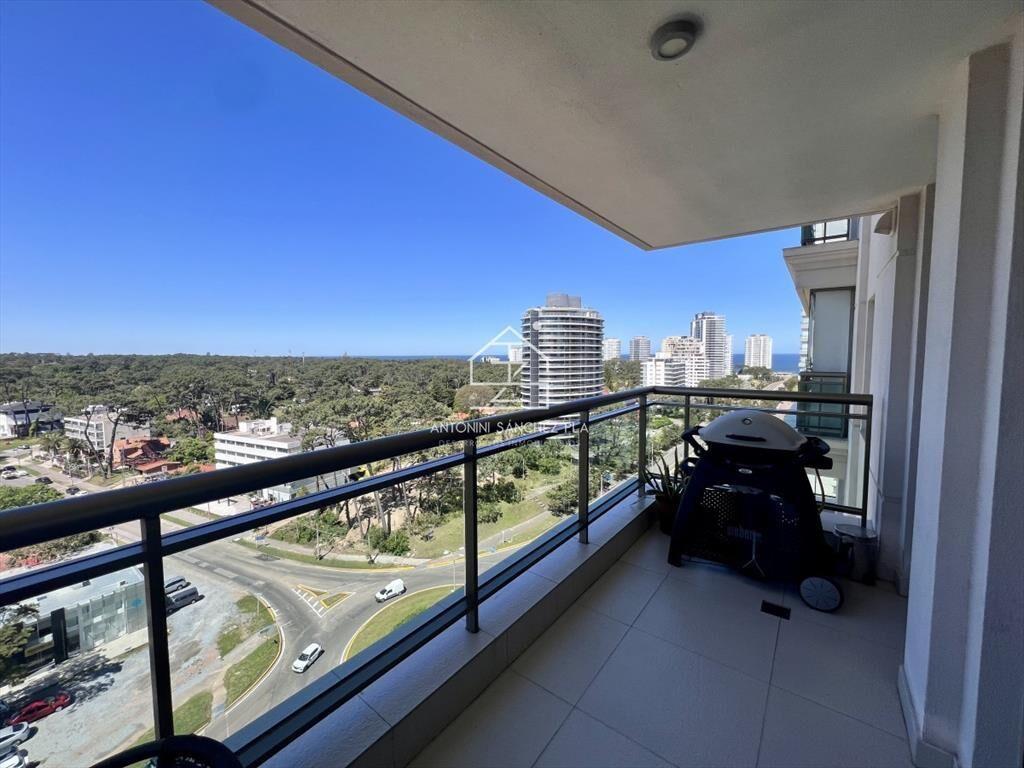 Apartamento de 2 dormitorios con servicio de playa. Place L
