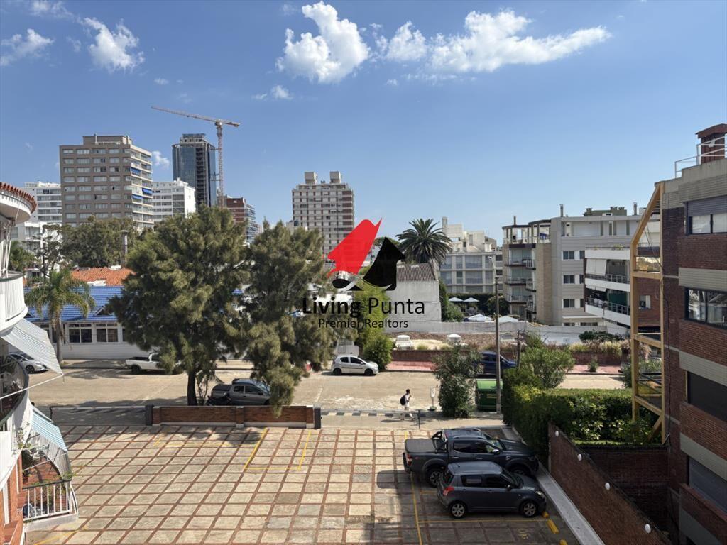 Alquiler de Apartamento de 3 Dormitorios 2 y 2 en