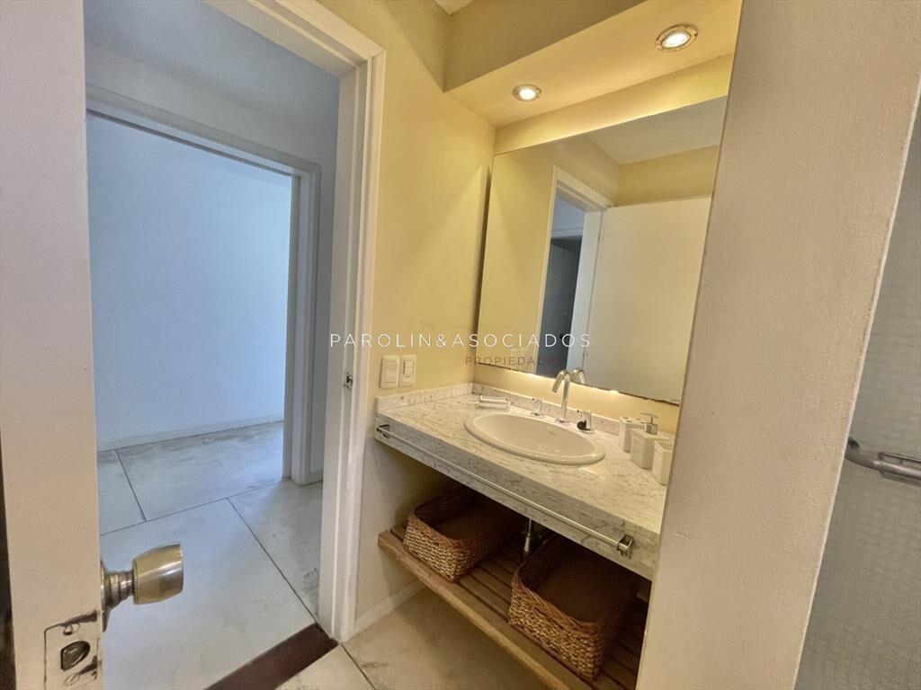 Hermosa casa en venta de 4 dormitorios en barrio
