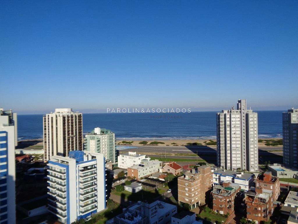 Pent House en venta en torre Manhattan, Punta del Este.
