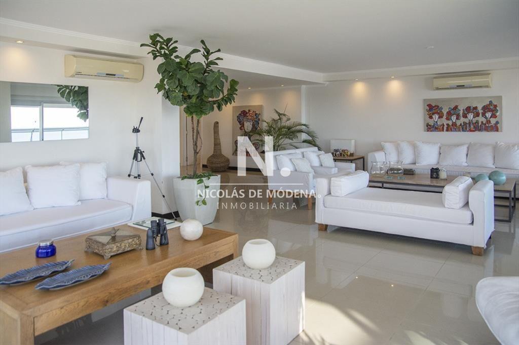 Apartamento de 3 dormitorios en Torre Lobos frente al Mar,