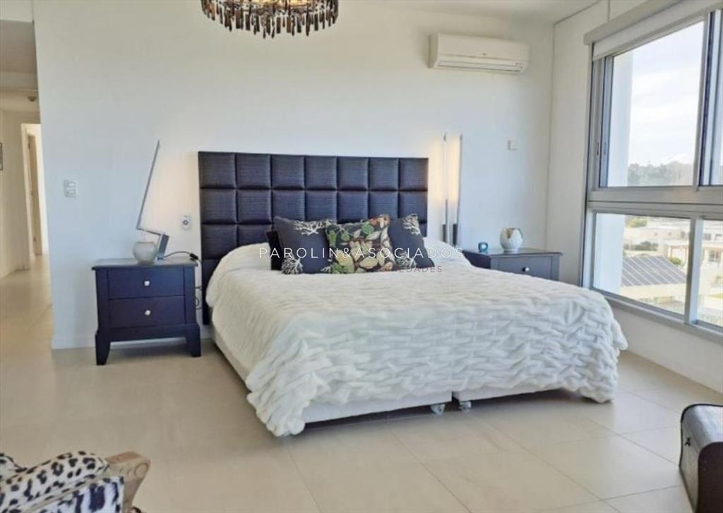 Apartamento en venta de 3 dormitorios + en Le del