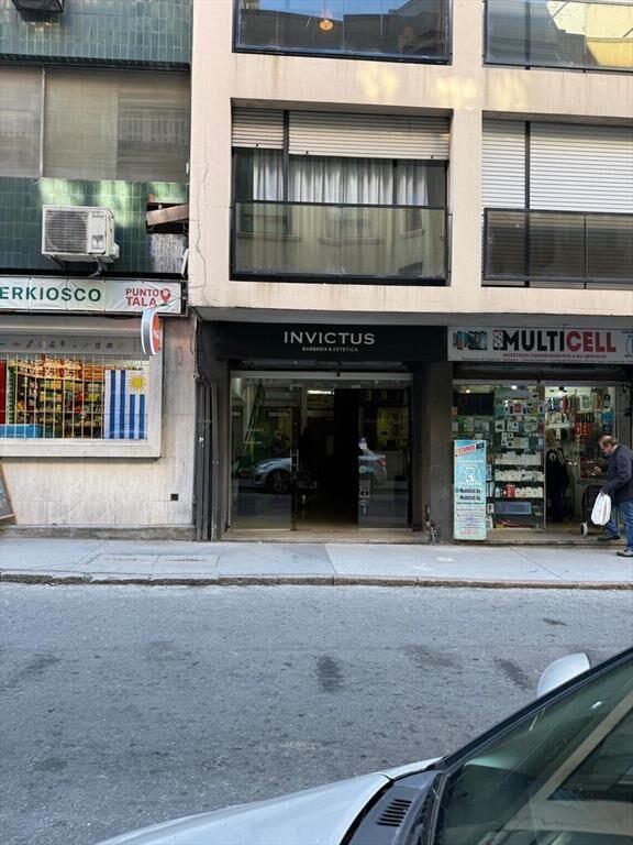 venta local con renta Ituzaingó y Sarandí