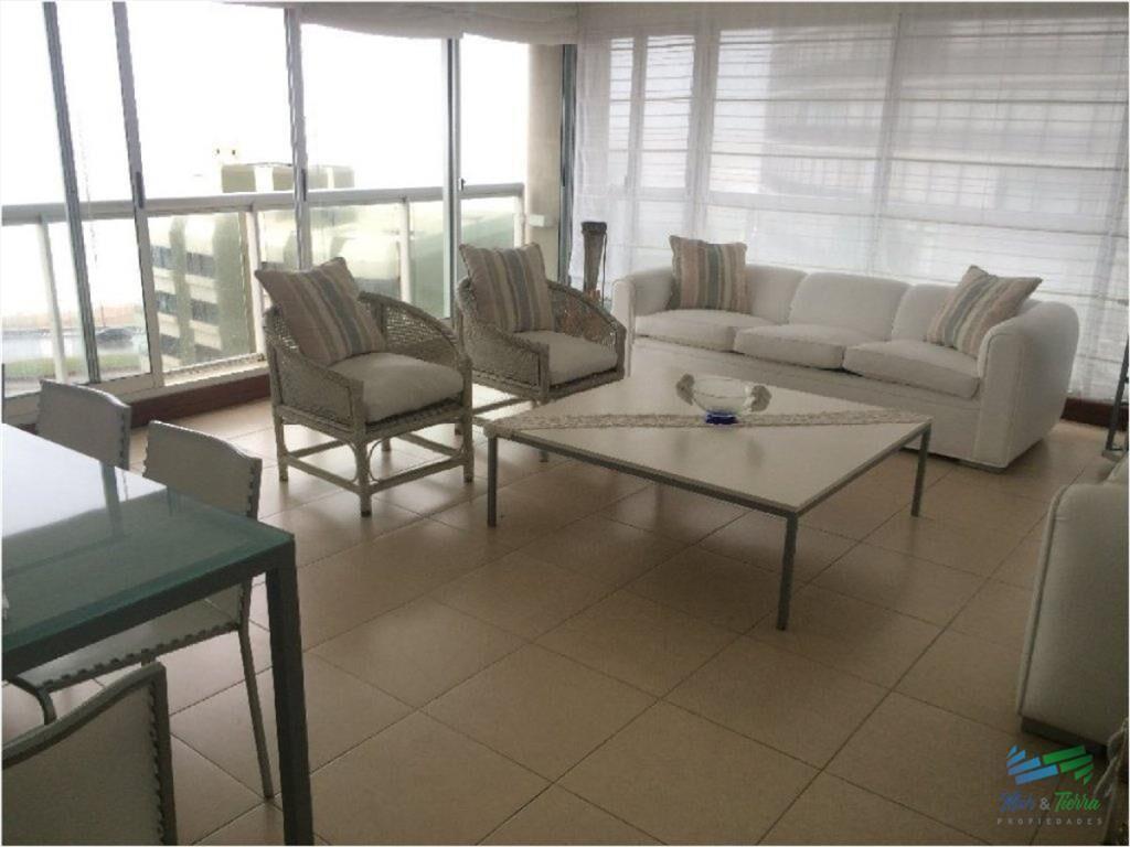 Apartamento en venta, piso alto con vista al mar