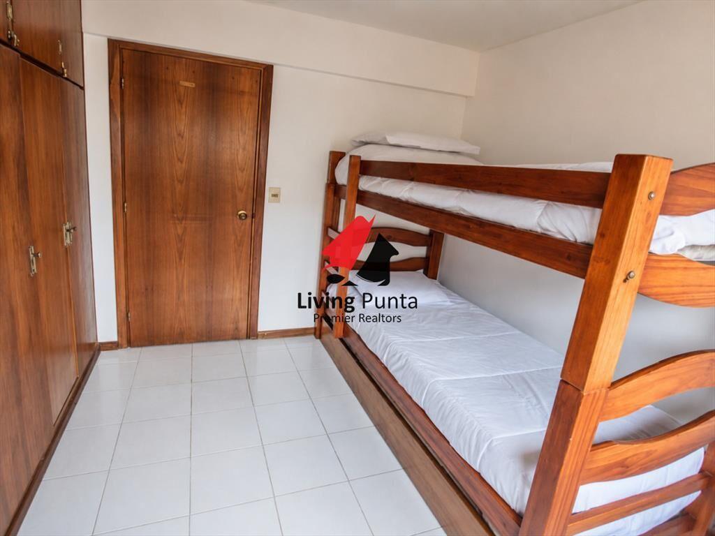 Vende apartamento impecable de 3 dormitorios con