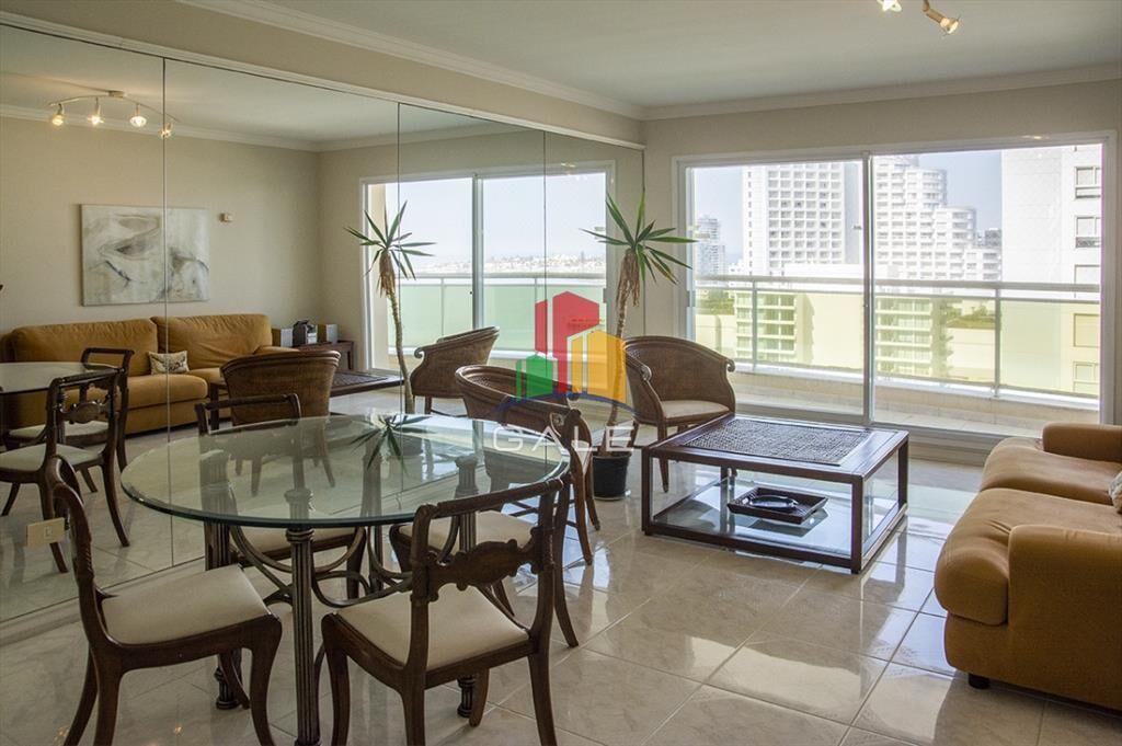 Departamento de 3 dormitorios en venta frente a Playa Mansa