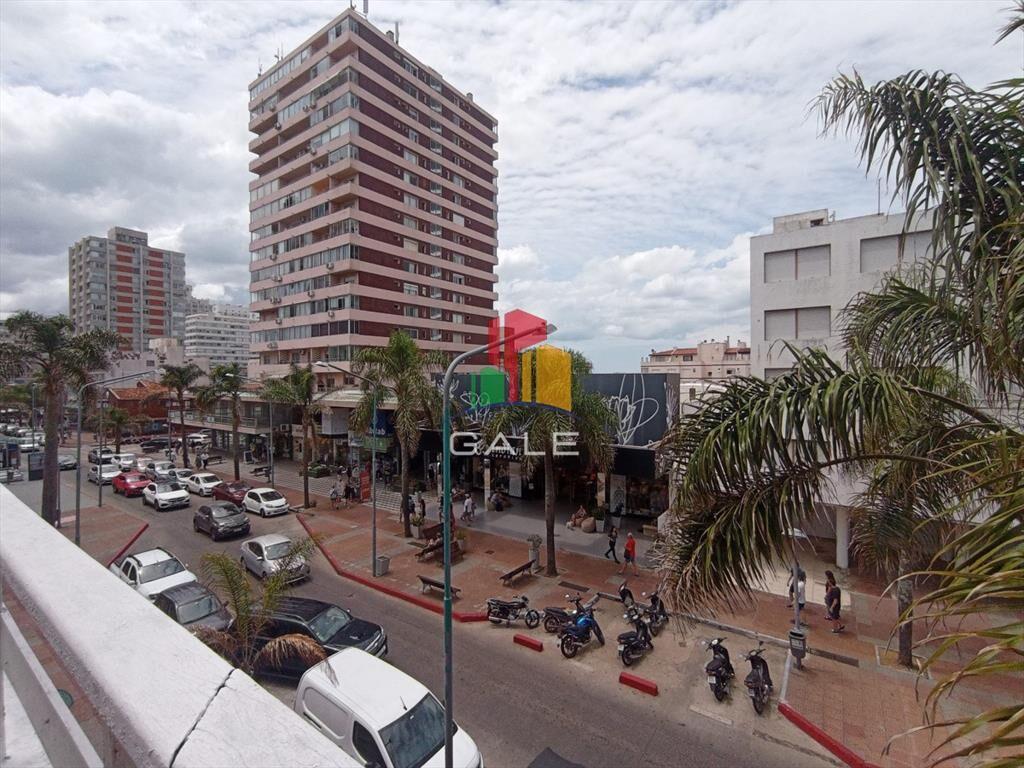ALQUILER ANUAL, 2 dormitorios, Península, Punta del Este