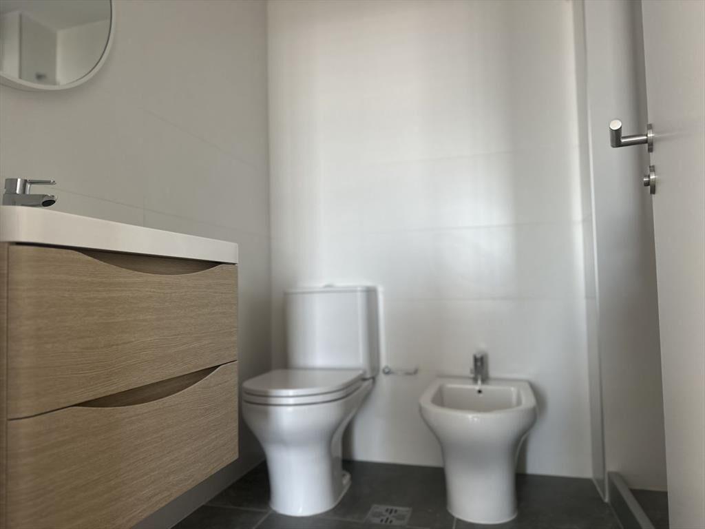 Venta con renta 2 dormitorios con garaje en Malvín - Estr...