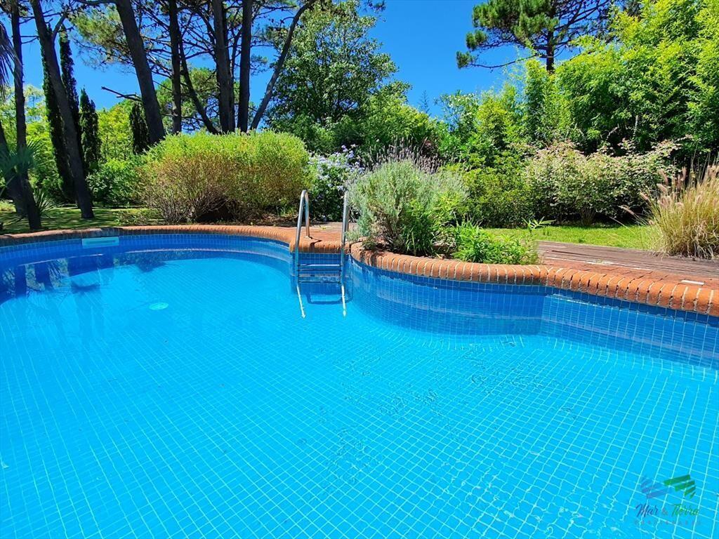 Vendo casa 4 dormitorios, terreno 3.000 m2, piscina, en Bra