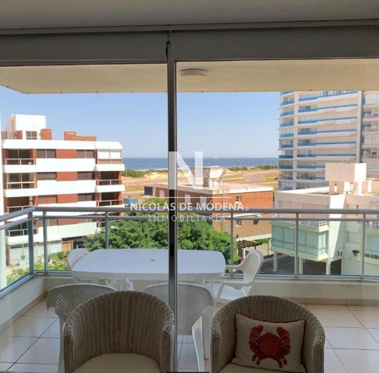 En venta apartamento de 3 dormitorios con vista