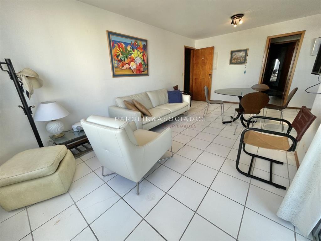APARTAMENTO DE 2 dormitorios muy buena ubicación