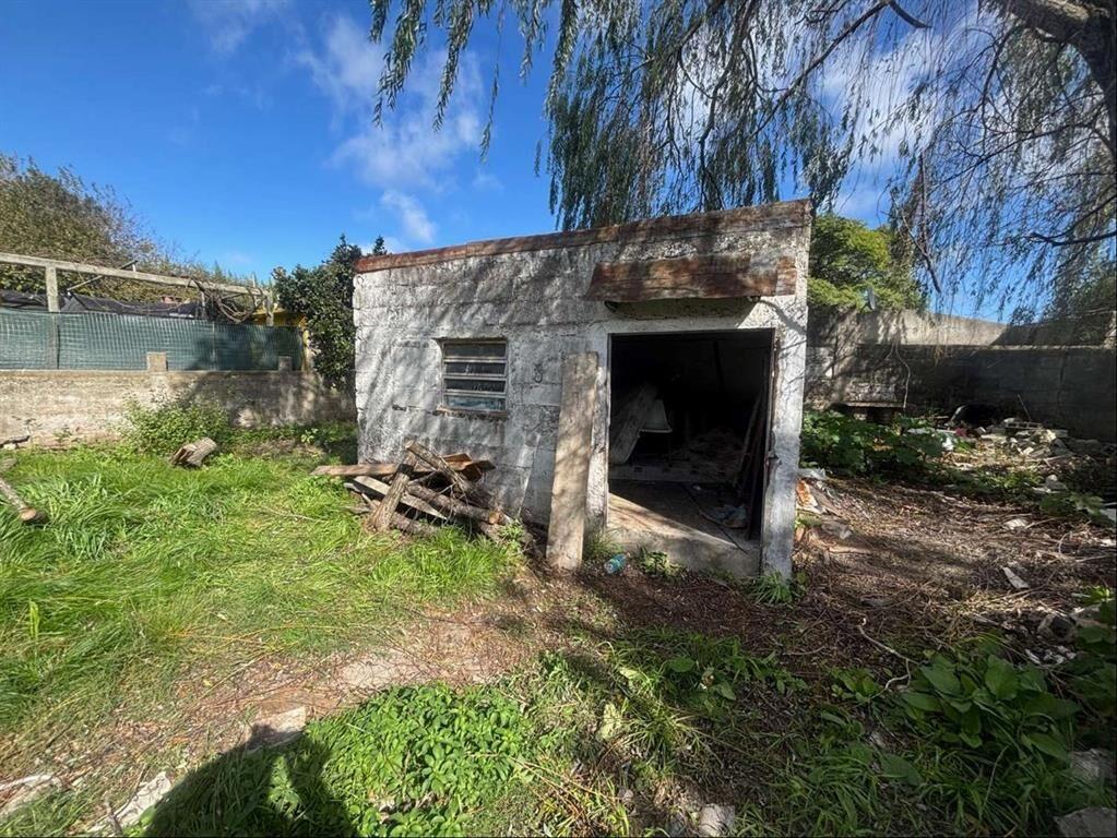 Terreno con construcciones a reciclar, muy buena ubicación