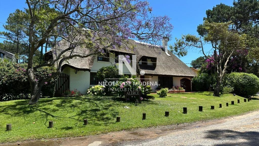 En venta casa en San Rafael, de 4 dormitorios mas dep, con