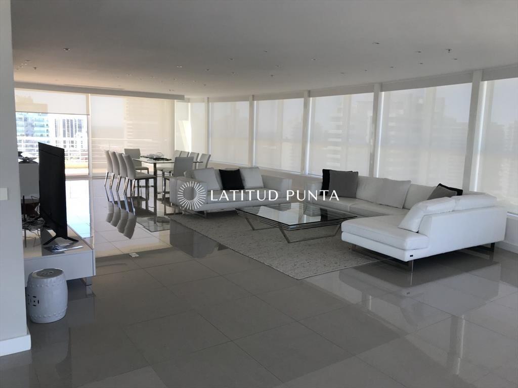 Pent House en Mansa, 4 dormitorios más dependencia
