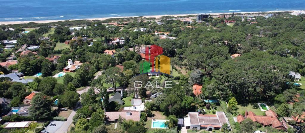 En venta casa en Barrio Golf, Punta del Este de 6