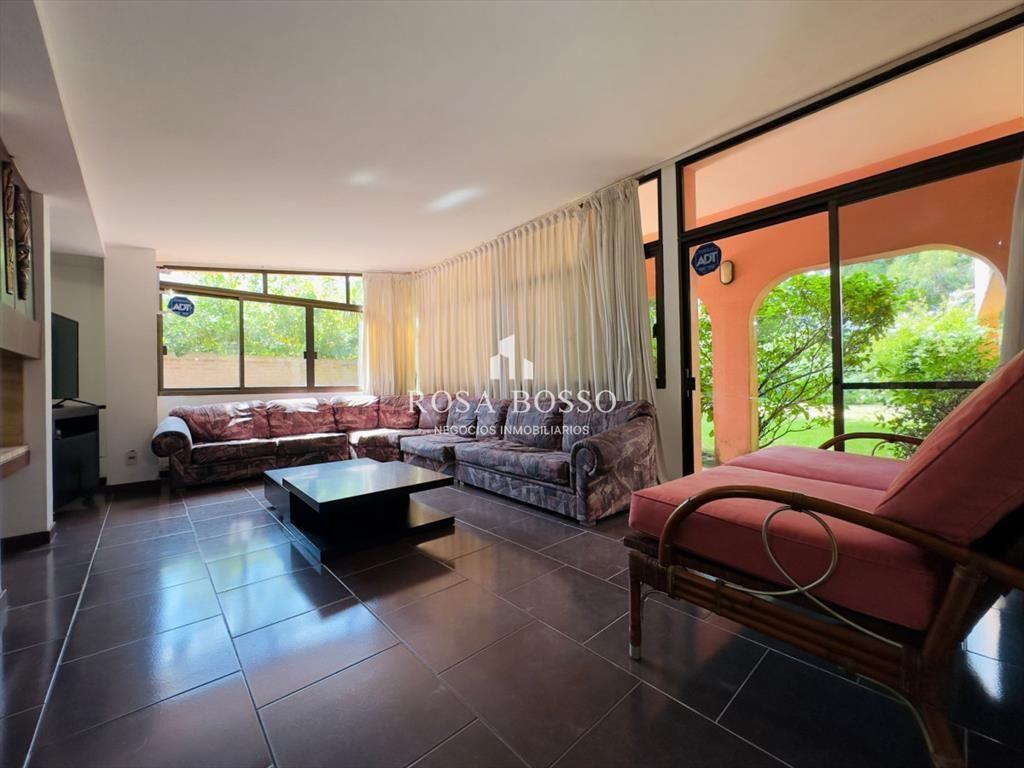 Casa en Venta, 5 dormitorios, 50 metros de la playa.