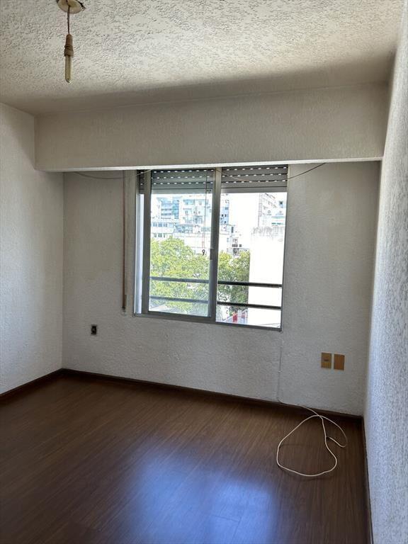 VENTA 1 DORMITORIO CON MUY BUENA LUZ. MERCEDES Y EJIDO CON