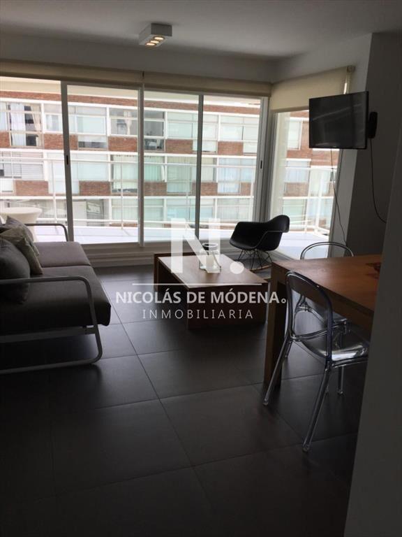 Apartamento de 2 dormitorios en venta en a metros