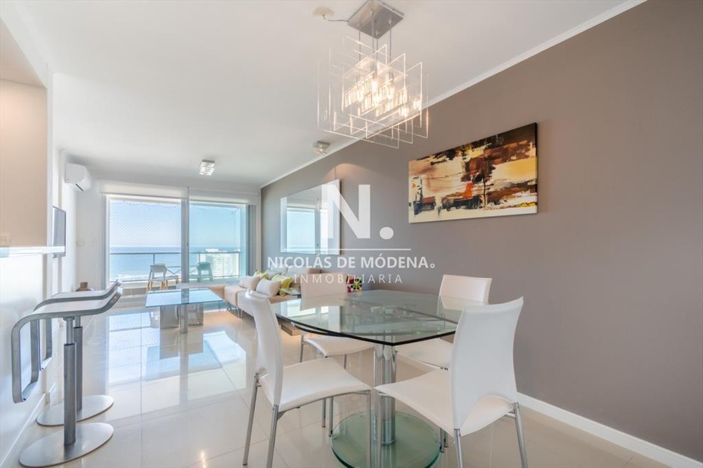 Apartamento de 2 Dormitorios en Playa Brava con Vista al Ma