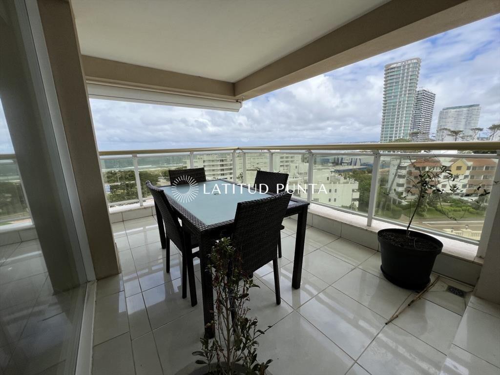 Apartamento en Mansa, 3 suites más dependencia