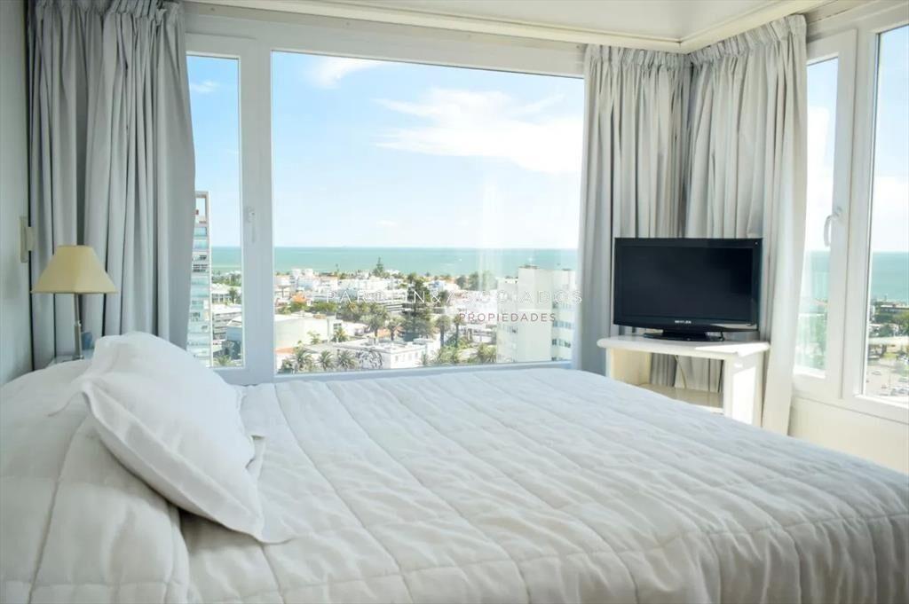 Departamento de 3 dormitorios + dep. en venta en