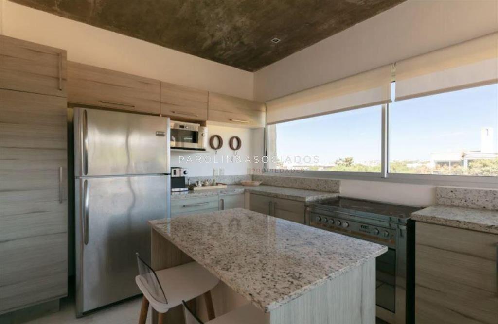 Casa en Venta de 4 Dormitorios en Village del