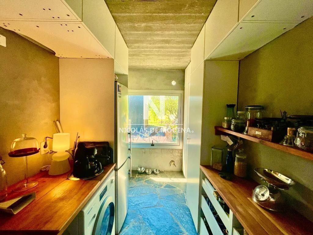 Vende casa en Laguna de los Cisnes, con hermosa y