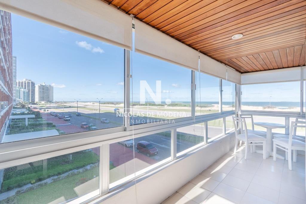 Venta Apartamento 3 dormitorios en primera línea