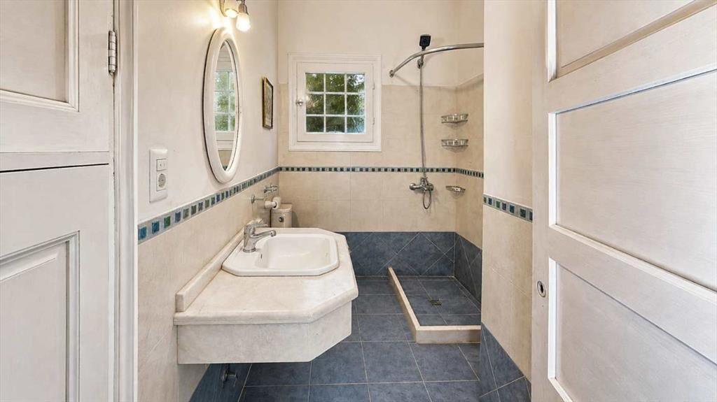 Venta casa 6 dormitorios a reciclar en San Rafael