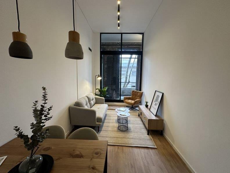Estrene Apartamento 2 Dormitorios con Balcón al frente en C