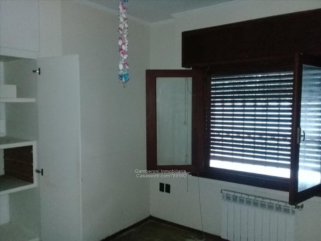 Excelente chalet en venta en Colón. Alquilado.