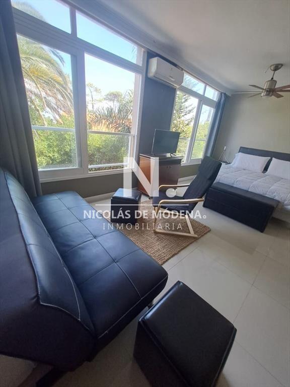 Dos apartamentos unificados en Punta del Este a