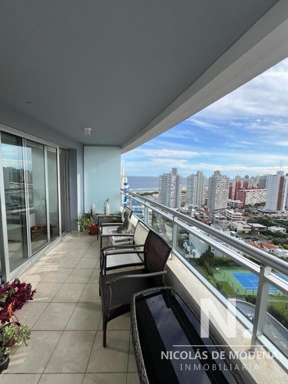 Apartamento de 3 dormitorios Forest Tower II en venta