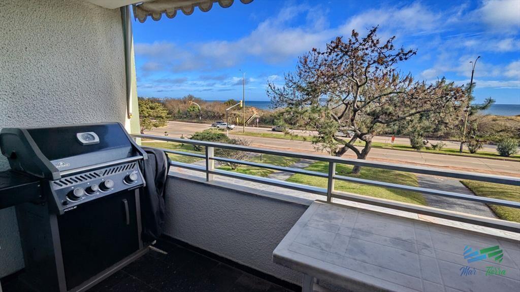 Venta de apartamento 3 dormitorios en primera línea sobre