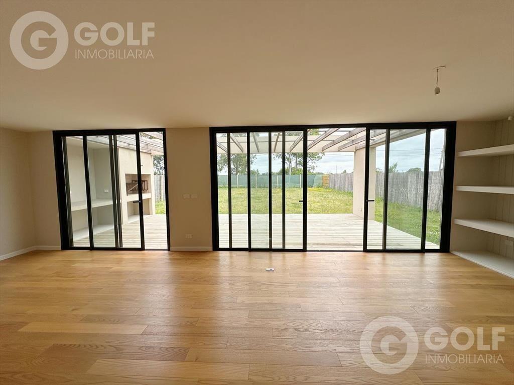 Venta Casa de 4 Dormitorios en Huertas de Los Horneros