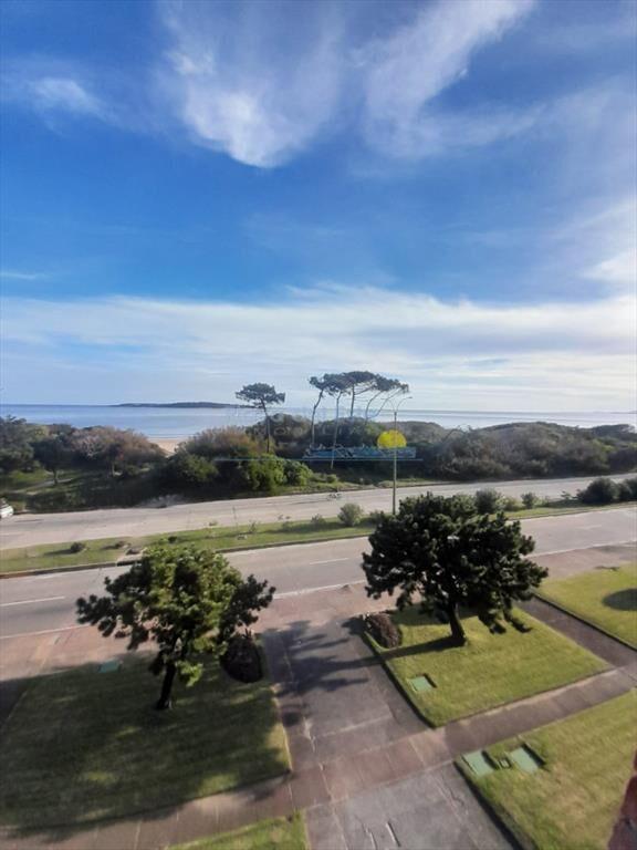 Apartamento en venta de 3 dormitorios en playa al