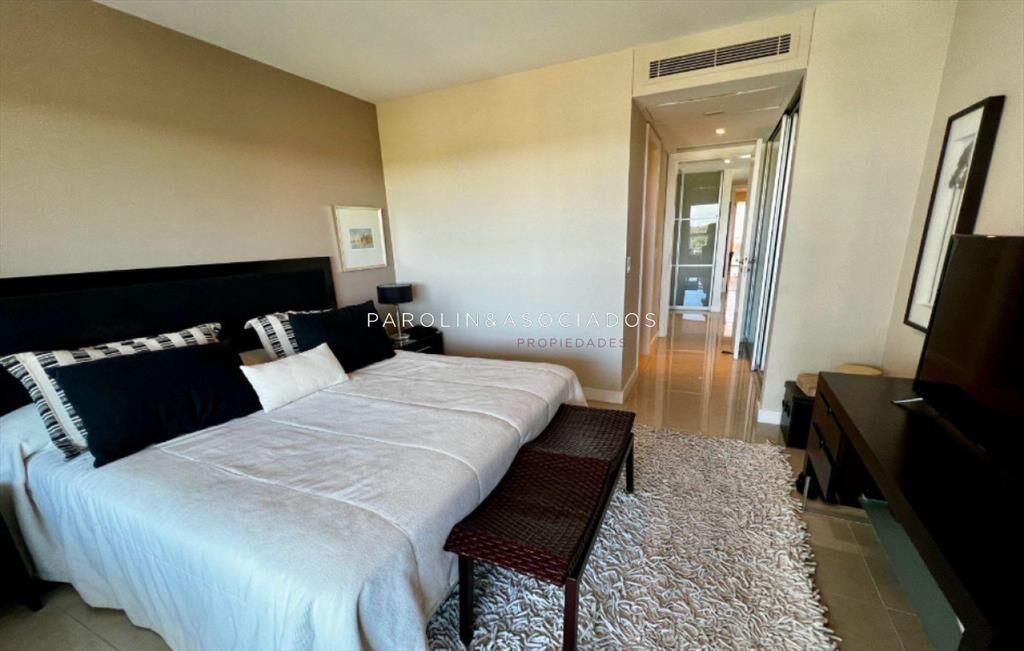 Apartamento en venta de 2 dormitorios y en torre