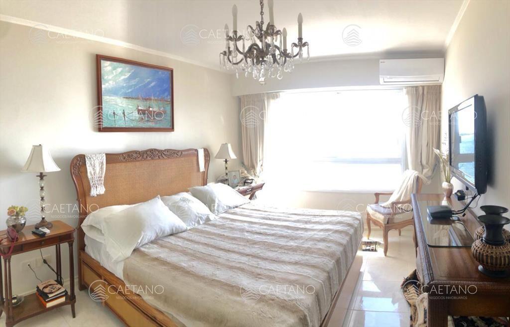 Venta apartamento 3 dormitorios + servicio. Playa